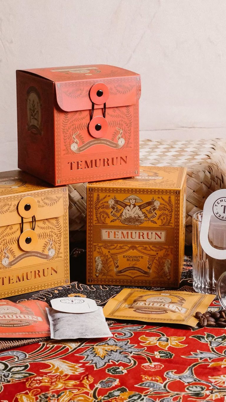 Bộ hộp trà và bánh đặc sản màu cam nâu